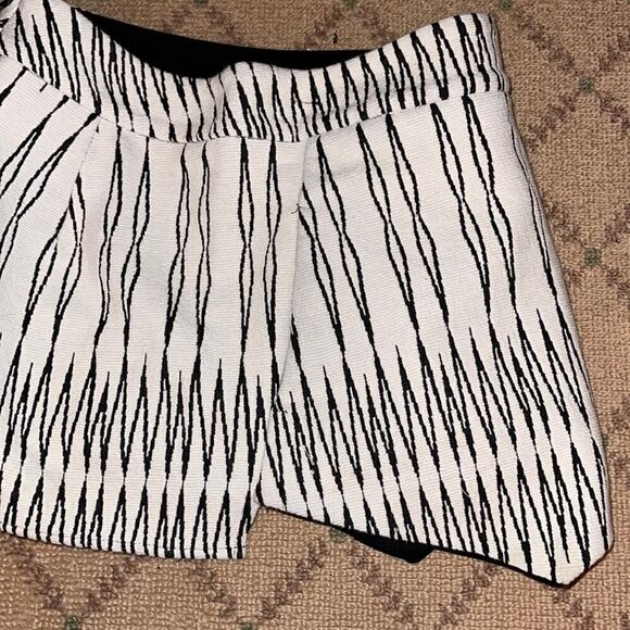 Design lab skort w crossover flap NWOT S - Picture 4 of 8